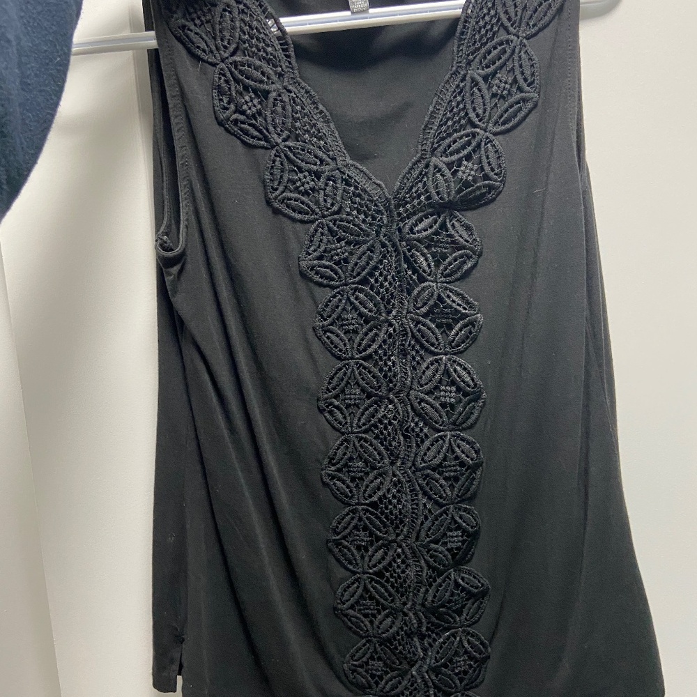 89th &Madison Black sleeveless V Neck with Lace detail